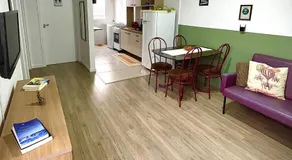 Ap de 2 quartos com AR, wifi e garagem - Bairro tranquilo - Image 2