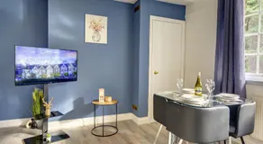 Spacious, Luxurious Cliffes - Image 3