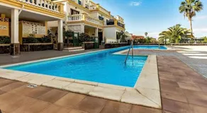 Ocean view apartment with pools - Image 4