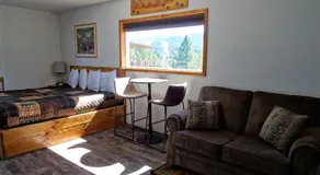 Eagle's Nest Motel - Image 2