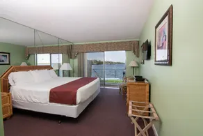 Palm Beach Waterfront Suites - Image 2