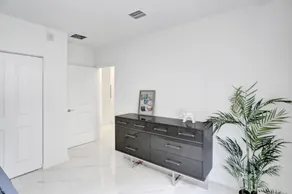 Renzzi Wynwood Apartments - Image 3