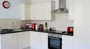 Luxury 2-Bed Flat Central Ipswich Parking - Image 3
