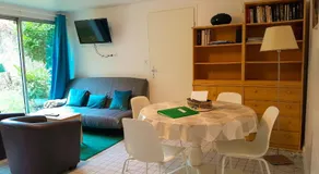 Appartement T2 au Calme - WiFi rapide, Parking & Bureau - Image 2