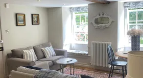 Monmouth House Lyme Regis, Up to 16 guests, dog friendly, garden, hot tub - Image 3