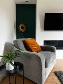 Comfortable 3BR Home, Steps from York Town Centre, Sleeps 6, Free Parking - Image 3