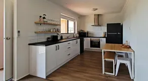 Jimmara Sands- Central home close to shops & beach - Image 3