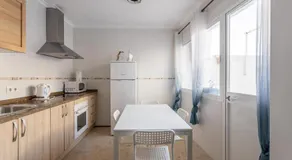 Appartement avec terrasse, barbecue et internet haut débit | Vue ville | À côté de la plage - Image 2