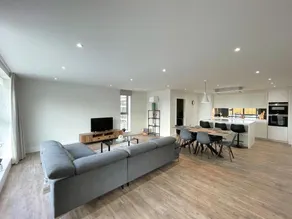 Luxury 2 Bedroom Apt with Parking - Image 5