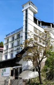 The Three Oaks Boutique Hotel - Image 1