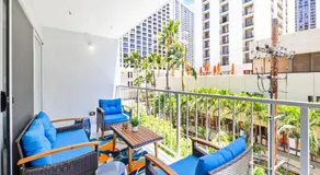Fully Renovated 2BR and 2BA Near Waikiki Beach with Parking - Image 4