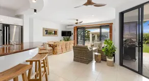 Stunning Waterfront Coastal Retreat, sleeps 13 - Image 4