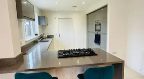 5 Bedroom detached House near Edinburgh Airport for Contractors and Family with free parking - Image 5