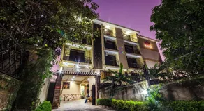 Marie's Royale Hotel - Image 2