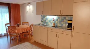 Exklusive Lage - Wohnung mit schönem Garten - Hämmerle Yellow - Image 2