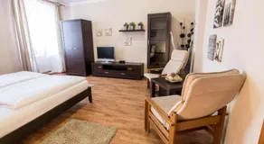 Tylova Apartments - Image 2