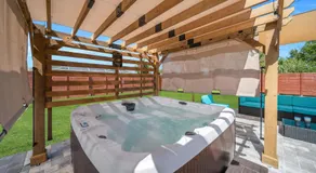 King Bed Hot Tub Pool Table Video Games - Image 4