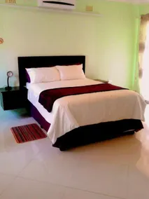 Sharon Avenue Guesthouse - Image 5