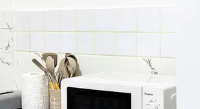 Modern 2 Bed Apartment with Free Parking - Image 4