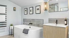Secluded & Luxurious Romantic Haven with Hot Tub - Image 2