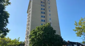 FEWO am Deich 1 Zentral mit Stadtblick und Kontaktloser Check in - Image 4