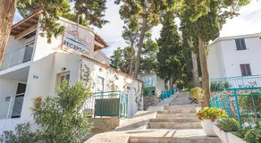 Lumbarda Resort Apartments - Image 3
