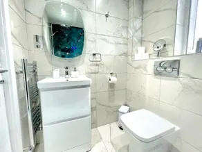 Quirky, Family Home in Glasgow - Image 3