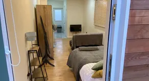 Charming Cambridge Studio with Private Garden - Image 2