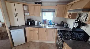 St Osyth, Clacton-on-sea, Cozy Beach side Caravan, Wifi, Tea and Coffee, Parking included - Image 3