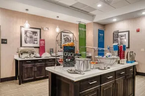 Hampton Inn Pratt - Image 2