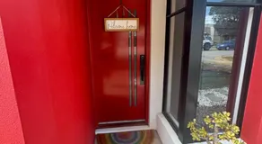 Décembre House - 24hrs Self Late Check-in Shared Home-style Accommodation in Belmont Central - Image 4