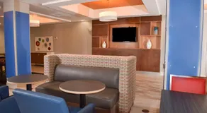 Holiday Inn Express Hotel & Suites Selma by IHG - Image 3