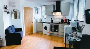 Chic Studio, Free parking, Sleeps 2 - Image 4