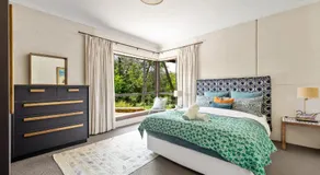 Shawlilly Stay - Image 2
