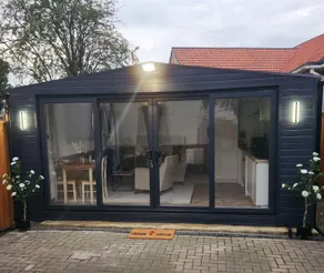 1-Bed Studio with Parking Ideal for Couples - Image 4