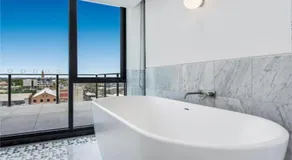 Luxury Penthouse with Astonishing Bay and City Views - Image 4