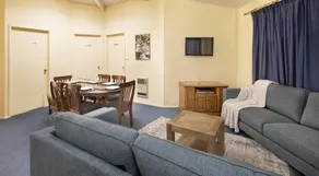Leo's Cottage - Image 2