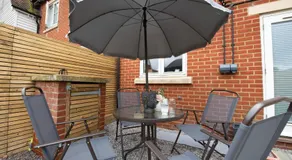 Colchester 3 BDR House, 2x Free Parking, Free Wi-Fi close to Station, Ideal for extended stays - Image 2