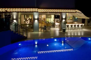 Aurasia Deluxe Hotel - Image 4