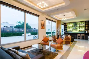 42C The Chic Hotel - Image 2