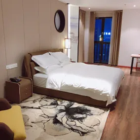 Meet Theme Hotel (Huigou Plaza West Gate) - Image 2