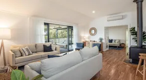 Oceanview Luxury Retreat Amongst the Trees - Image 2