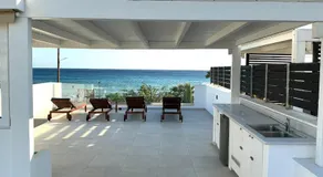 Fantasea Beachfront Villa - Image 3