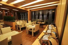 The L Hotel - Image 2