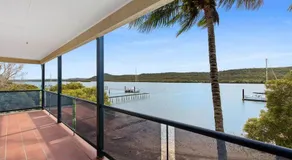 Waterfront, Deep Water Pontoon, views to Straddie - Image 4