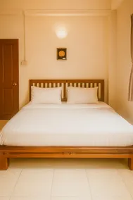 Porn 2 Hotel - Image 2