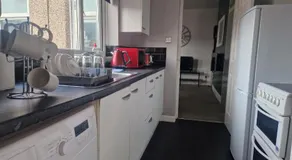 Apartment - Sleeps 4 - Parking - WiFi - Image 3