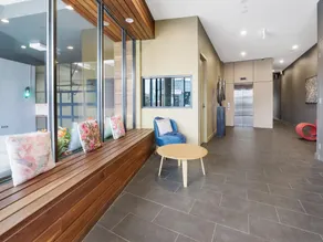 Modern 2-Bed Ivanhoe unit with Parking - Image 4