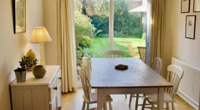Modern 3 Bed House with Garden and Parking - Image 3