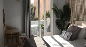 Appartement plein centre Saint Florent face au port - Image 2